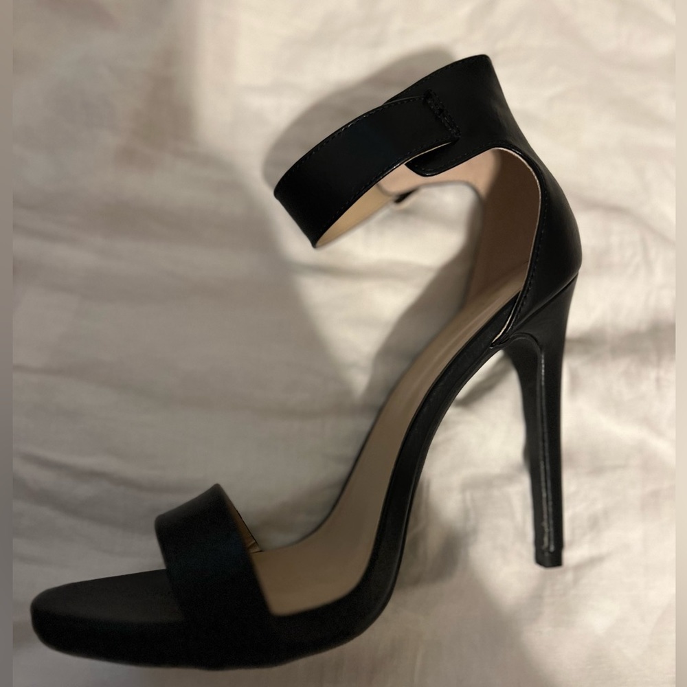 Dream Pair Black Ankle Strap Pump NEW size 9 - Picture 7 of 7